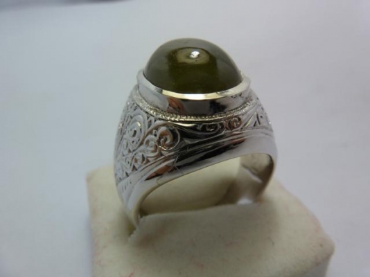 แหวนเงินแท้พลอยเขียวส่อง