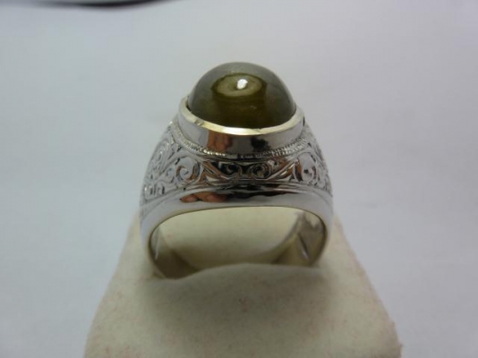 แหวนเงินแท้พลอยเขียวส่อง