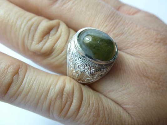 แหวนเงินแท้พลอยเขียวส่อง