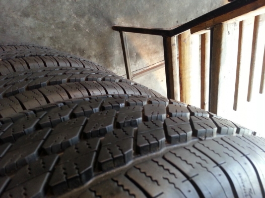 ยางป้ายแดงสวยๆคุ้มๆ ครับ DR.ยางยนต์ แม่กลอง