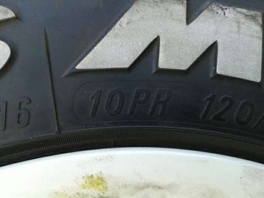 ขายยางMud  245/75/16 ปี10สวยๆครับ