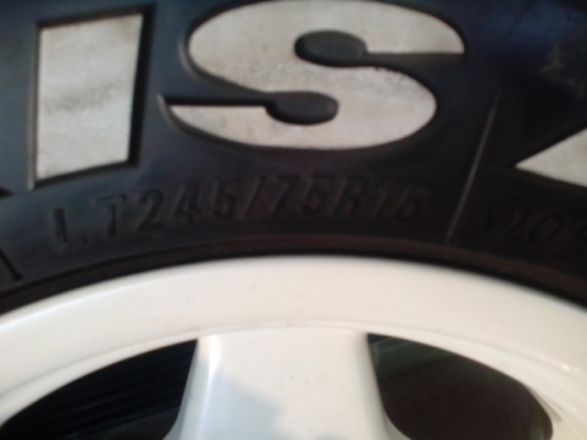 ขายยางMud  245/75/16 ปี10สวยๆครับ