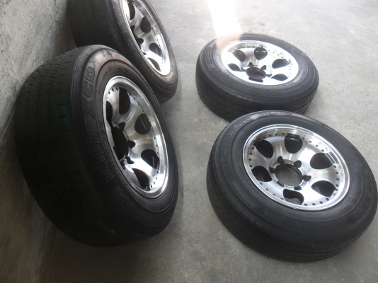 ล้อแม็ก 15นิ้ว 6รู พร้อมยาง สวยๆ 4 ล้อ ราคา 6900 บาท ล้อแม็ก 15นิ้ว 6รู พร้อมยาง สวยๆ 4 ล้อ ราคา 6900 บาท