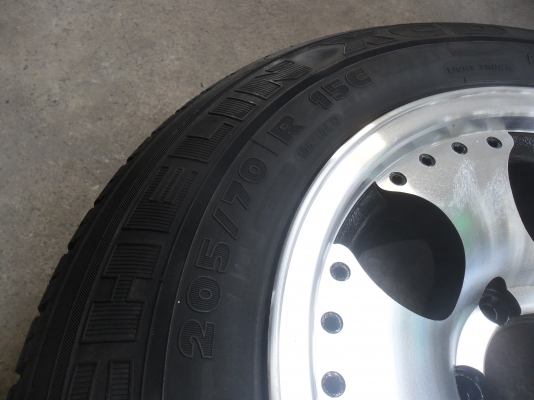 ล้อแม็ก 15นิ้ว 6รู พร้อมยาง สวยๆ 4 ล้อ ราคา 6900 บาท ล้อแม็ก 15นิ้ว 6รู พร้อมยาง สวยๆ 4 ล้อ ราคา 6900 บาท