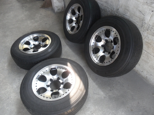 ล้อแม็ก 15นิ้ว 6รู พร้อมยาง สวยๆ 4 ล้อ ราคา 6900 บาท