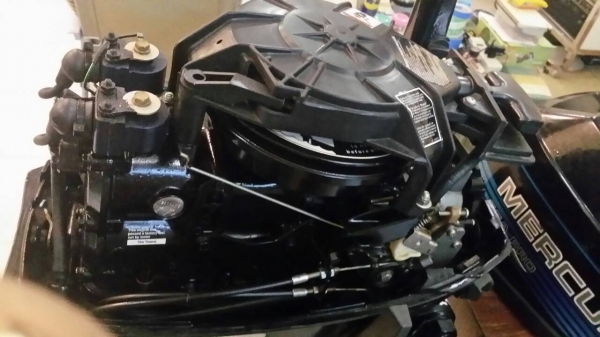 ขายเครื่องสองจังหวะ Mercury 10 HP หางสั้นสภาพดีมั๊กๆ ขายเครื่องสองจังหวะ Mercury 10 HP หางสั้นสภาพดีมั๊กๆ