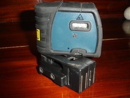 ขายเครื่องกำหนดจุดด้วยเลเซอร์ ยี่ห้อ BOSCH รุ่น GPL5