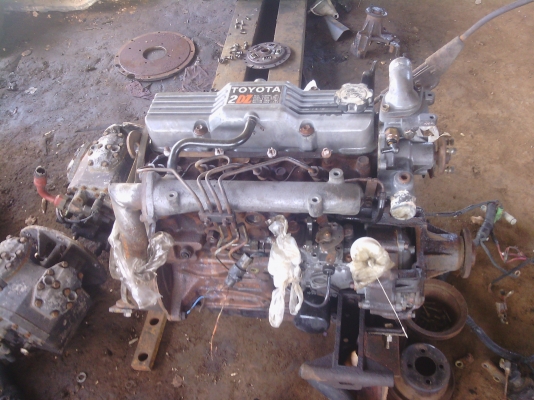 เครื่องดีเฃล toyota 2dz 2ตัว ตัวละ 15000