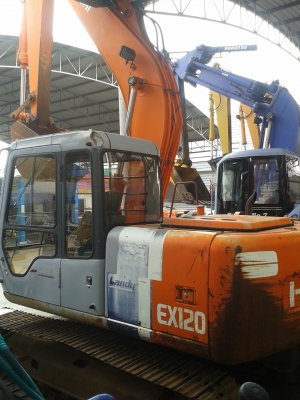 ต้องการขายรถขุดยี่ห้อ HITACHI--EX120-2 รถนอกนำเข้าจากญี่ปุ่น
