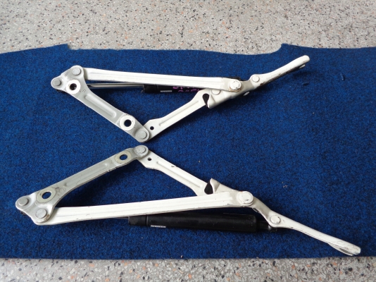 โช๊คฝ่าท้ายรถยนต์