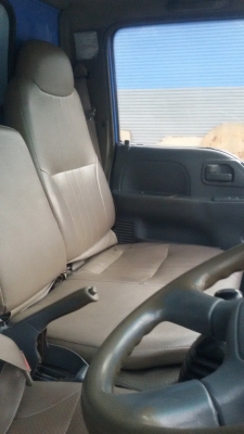 ISUZU รถบรรทุกสี่ล้อ