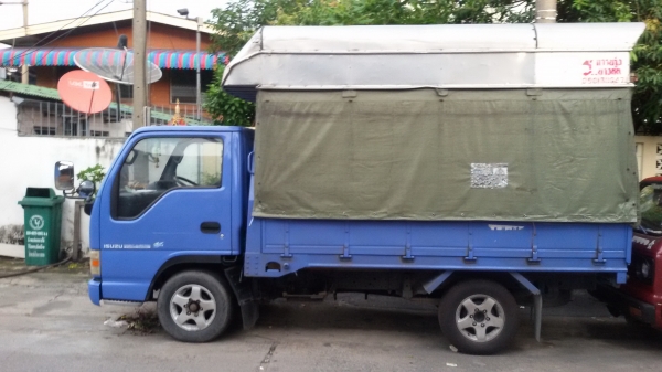 ISUZU รถบรรทุกสี่ล้อ