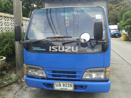 ISUZU รถบรรทุกสี่ล้อ