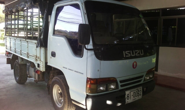 ขายรถบรรทุก 4 ล้อใหญ่ ISUZU NKR 88 แรงม้าปี 2540 ราคา 250000