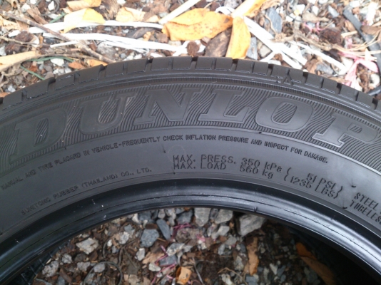 ขายยางDUNLOP  195/60R15 ยางสัปดาห์ที่17ปี13 สวยๆ จำนวน 4  เส้น