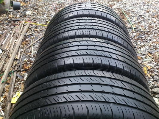 ขายยางDUNLOP  195/60R15 ยางสัปดาห์ที่17ปี13 สวยๆ จำนวน 4  เส้น