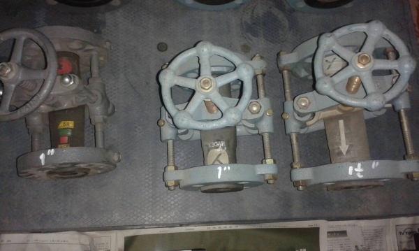 วาล์วน้ำประตูน้ำ 6 ตัว 500- 800 บาท