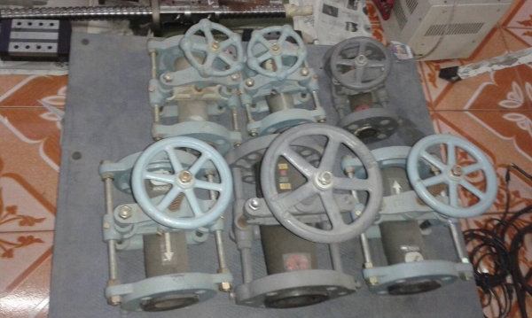 วาล์วน้ำประตูน้ำ 6 ตัว 500- 800 บาท