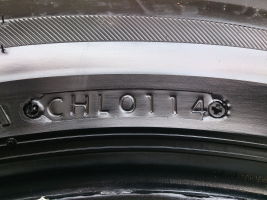 ขายยาง  Bridgestone  Tranza. 205/65R16  ยางสัปดาห์ที่01ปี14 ไม่แตกลายไม่ร้าวไม่ปะ จำนวน 4 เส้น