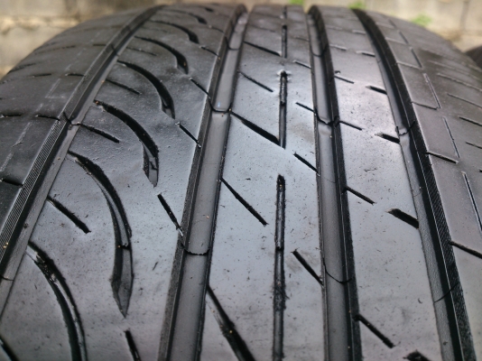 ขายยาง  Bridgestone  Tranza. 205/65R16  ยางสัปดาห์ที่01ปี14 ไม่แตกลายไม่ร้าวไม่ปะ จำนวน 4 เส้น
