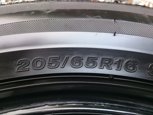 ขายยาง  Bridgestone  Tranza. 205/65R16  ยางสัปดาห์ที่01ปี14 ไม่แตกลายไม่ร้าวไม่ปะ จำนวน 4 เส้น
