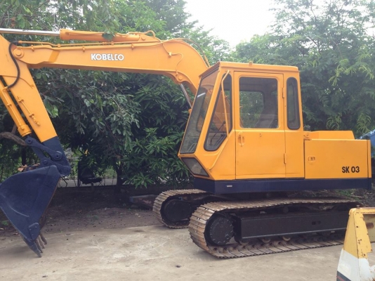 KOBELCO SK03  รถเก่านำเข้าจากญี่ปุ่นไม่เคยใช้งานในไทย  ทำสีใหม่แล้วเฉพาะภายนอกเครื่องในญี่ปุ่นเดิมๆ ราคา : 380,000 บาท  พร้อมเอกสารใบอินวอย