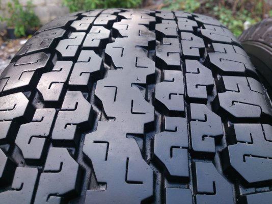 ขายยาง Bridgestone 245/70R16  ยางสัปดาห์ที่26ปี13 ดอกยางเต็มนิ่มลึกเท่ากันไม่แตกไม่ร้าวไม่ปะสวยมากน้องๆป้ายแดง จำนวน 4  เส้น