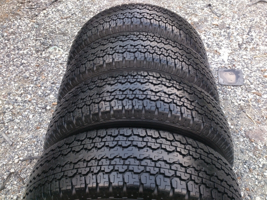 ขายยาง Bridgestone 245/70R16  ยางสัปดาห์ที่26ปี13 ดอกยางเต็มนิ่มลึกเท่ากันไม่แตกไม่ร้าวไม่ปะสวยมากน้องๆป้ายแดง จำนวน 4  เส้น
