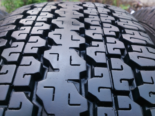 ขายยาง Bridgestone 245/70R16  ยางสัปดาห์ที่26ปี13 ดอกยางเต็มนิ่มลึกเท่ากันไม่แตกไม่ร้าวไม่ปะสวยมากน้องๆป้ายแดง จำนวน 4  เส้น