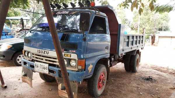 **348,000 บ.ต่อรอง**ขาย6ล้อดั้มดิน5คิว ISUZU KS-110 เครื่อง4BE1-110แรงฝาดำ เกียร์สั้นสาย เครื่องดี แรง แน่นดี เกียร์ดีเข้าง่ายไม่หลุด ช่วงล่างใหญ่ Fหน้า-หลังแล้ว สโลวกลาง คัสซีดี เสริมเหล็กบนแข็งแรง มีแผลเชื่อม1แผลกลางตัวฝั่งซ้าย หน่อยนึง กระบะดั้มเหล็ก5ต