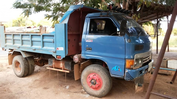 **348,000 บ.ต่อรอง**ขาย6ล้อดั้มดิน5คิว ISUZU KS-110 เครื่อง4BE1-110แรงฝาดำ เกียร์สั้นสาย เครื่องดี แรง แน่นดี เกียร์ดีเข้าง่ายไม่หลุด ช่วงล่างใหญ่ Fหน้า-หลังแล้ว สโลวกลาง คัสซีดี เสริมเหล็กบนแข็งแรง มีแผลเชื่อม1แผลกลางตัวฝั่งซ้าย หน่อยนึง กระบะดั้มเหล็ก5ต