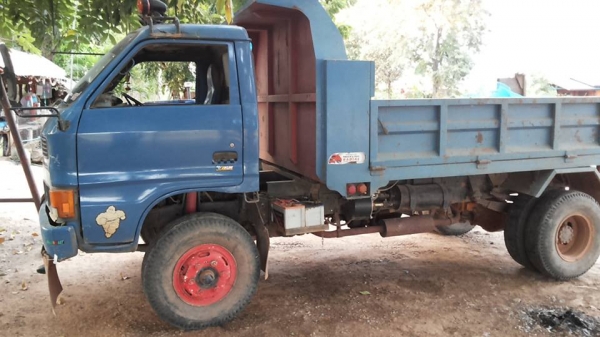 **348,000 บ.ต่อรอง**ขาย6ล้อดั้มดิน5คิว ISUZU KS-110 เครื่อง4BE1-110แรงฝาดำ เกียร์สั้นสาย เครื่องดี แรง แน่นดี เกียร์ดีเข้าง่ายไม่หลุด ช่วงล่างใหญ่ Fหน้า-หลังแล้ว สโลวกลาง คัสซีดี เสริมเหล็กบนแข็งแรง มีแผลเชื่อม1แผลกลางตัวฝั่งซ้าย หน่อยนึง กระบะดั้มเหล็ก5ต