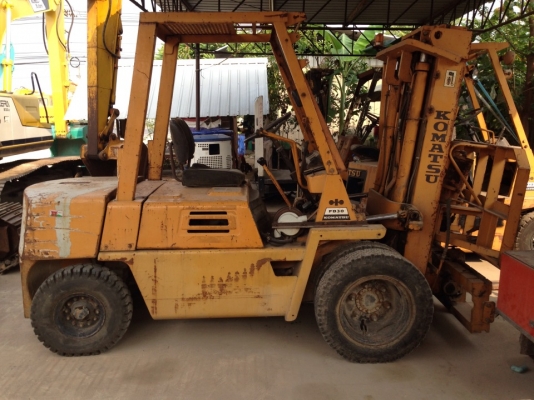 KOMATSU FD 30 7 FORK LIFT 3 ตัน นำเข้าจากญี่ปุ่น  MODEL KOMATSU FD 30-7 FORK LIFT  SERIAL M005A-42356  ENGINE ISUZU C240-567-487 PRICE 300,000 BATH  ยี่ห้อ KOMATSU FD 30-7 FORK LIFT  ซีเรียล M005A-42356  เครื่องยนต์ ISUZU C240-567-487 ราคา 300,000 บาท ราค