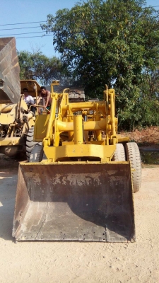 ขายรถตักล้อยางพร้อมใช้ สภาพสวยมากแถมราคาถูก