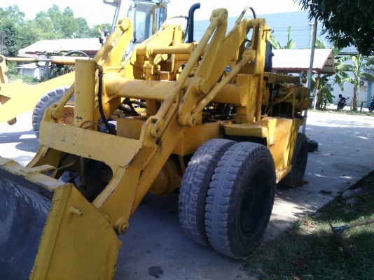 ขายรถตักล้อยางพร้อมใช้ สภาพสวยมากแถมราคาถูก