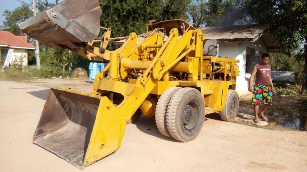 ขายรถตักล้อยางพร้อมใช้ สภาพสวยมากแถมราคาถูก