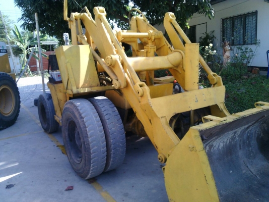 ขายรถตักล้อยางพร้อมใช้ สภาพสวยมากแถมราคาถูก