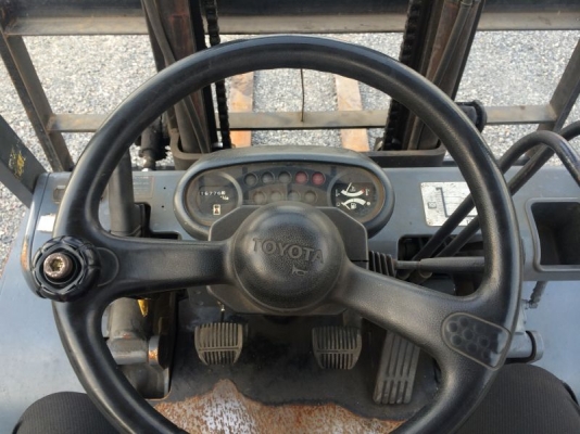 ขายรถโฟล์คลิฟ เก่าญี่ปุ่นไม่เคยใช้ไทย TOYOTA ยก 3 ตันรุ่น 6 ล้อหน้าคู่ งายาว1เมตร70ซ.ม. รถสวยเดิมๆทุกอย่างครบ 290,000 จะเด็ด 094-4267888