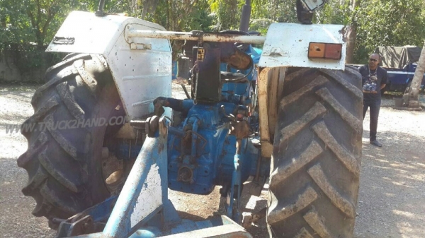 รถไถ ยี่ห้อ FORD รุ่น 6610 เพลาเดียว เสื้อลาย รถไถ ยี่ห้อ FORD รุ่น 6610 เพลาเดียว เสื้อลาย