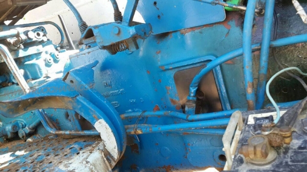 รถไถ ยี่ห้อ FORD รุ่น 6610 เพลาเดียว เสื้อลาย รถไถ ยี่ห้อ FORD รุ่น 6610 เพลาเดียว เสื้อลาย