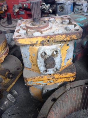 อะไหล่ ปั้ม 3 ตอน 2ตอน ปั้ม2 ตอน เก่านอกยังไม่เคยใช้งานในไทย ใส่รถเล็ก สีเหลือง ราคา 15,000 บาท  สภาพสวยเดิม ปั้ม 3 ตอน สำหรับ 12HT,15HT  สีม่วง  ราคา 30,000 บาท เก่านอก