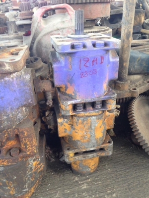 อะไหล่ ปั้ม 3 ตอน 2ตอน ปั้ม2 ตอน เก่านอกยังไม่เคยใช้งานในไทย ใส่รถเล็ก สีเหลือง ราคา 15,000 บาท  สภาพสวยเดิม ปั้ม 3 ตอน สำหรับ 12HT,15HT  สีม่วง  ราคา 30,000 บาท เก่านอก