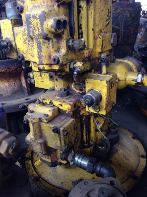 อะไหล่ ปั้มไฮดรอลิค ปั้มท้ายเครื่อง ปั้มไฮดรอลิค SK120-5 SUPER  สีฟ้า ปั้มท้ายเครื่อง SK200-3  สีเหลือง ราคา 80,000 บาท ราคาต่อรองได้