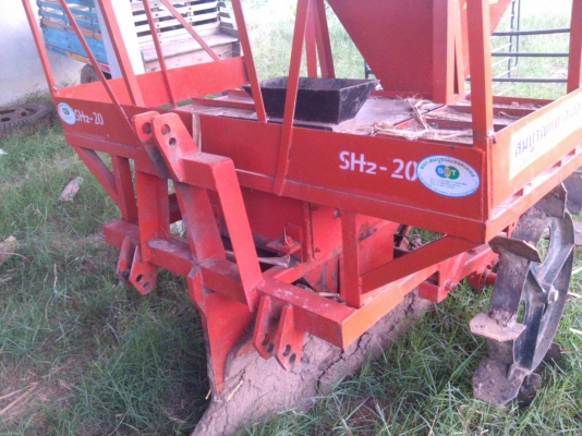 เครื่องปลูกอ้อยร่องคู่. สมบูรณ์แทรกเตอร์สภาพสวยครับ..ปลูกอ้อยยังไม่ถึง80ไร่ครับ เครื่องปลูกอ้อยร่องคู่. สมบูรณ์แทรกเตอร์สภาพสวยครับ..ปลูกอ้อยยังไม่ถึง80ไร่ครับ