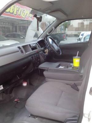 2010 TOYOTA ตู้คอมมิวเตอร์ 2.7 VTI เบนซิน เกียร์ธรรมดา ติด NGV หัวฉีด 2 ถัง