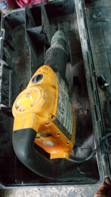 ขาย !! แย็กไฟฟ้าDEWALT ตัวใหญ่ พร้อมใช้งาน