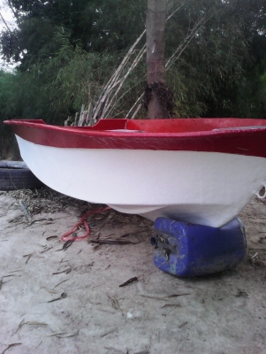 เรือไฟเบอร์13ฟุ๊ต พร้อมเครื่องยามาฮ่า8แรง ราคา4หมื่นบาท