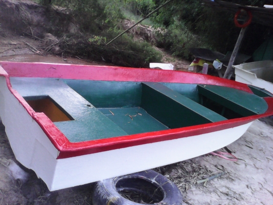 เรือไฟเบอร์13ฟุ๊ต พร้อมเครื่องยามาฮ่า8แรง ราคา4หมื่นบาท