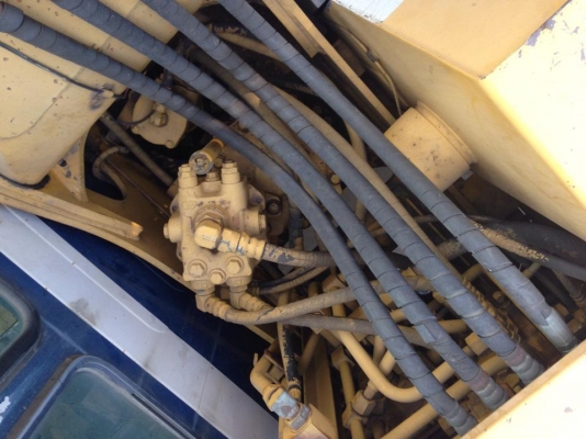 KOMATSU PC 60 6  รถเก่านำเข้าจากญี่ปุ่นไม่เคยใช้งานในไทยสภาพพร้อมใช้เครื่องในสวยเดิมทุกอย่าง  MODEL KOMATSU PC 60-6 -คอลโทรลน้ำมัน -ระบบไฟครบ PRICE 800,000 BATH