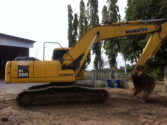 ขายรถแบคโฮ KOMATSU PC-200-7 ปี.2005 รถบางกอก 10995 ช.ม สภาพสวย เล่มทะเบียน จัดแน้นร์ได้ ราคา 1650000 สนใจโทร